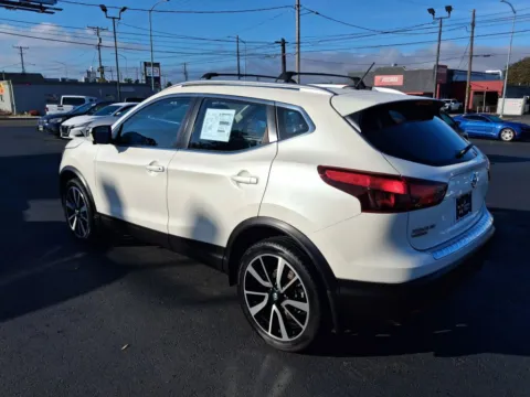 More photos of 2017 Nissan Rogue Sport SL Sport Utility 4D at All American Motors, WA