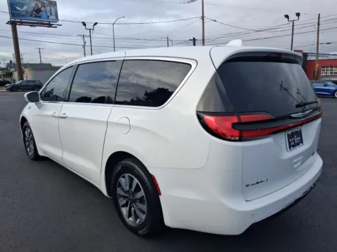 More photos of 2022 Chrysler Pacifica Hybrid Touring L Van 4D at All American Motors, WA
