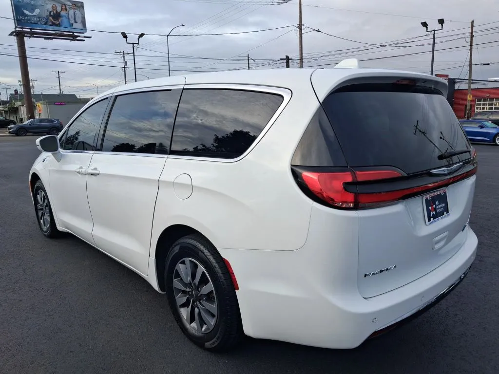 Chrysler Pacifica photo 8
