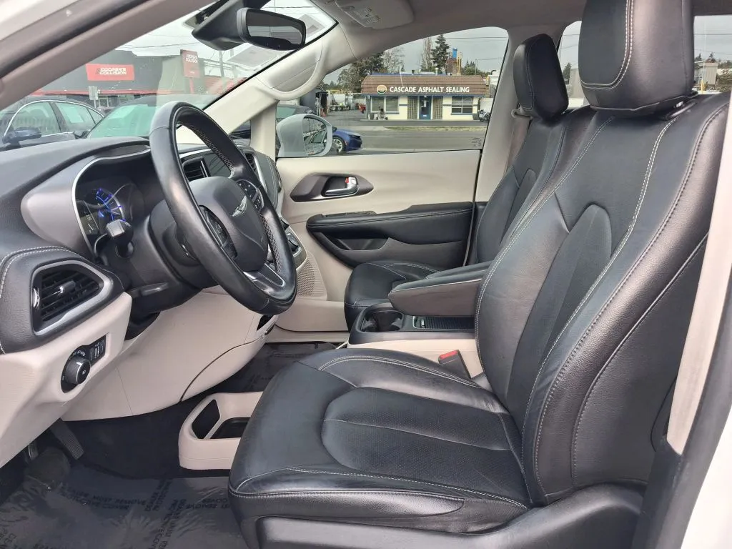 Chrysler Pacifica photo 17