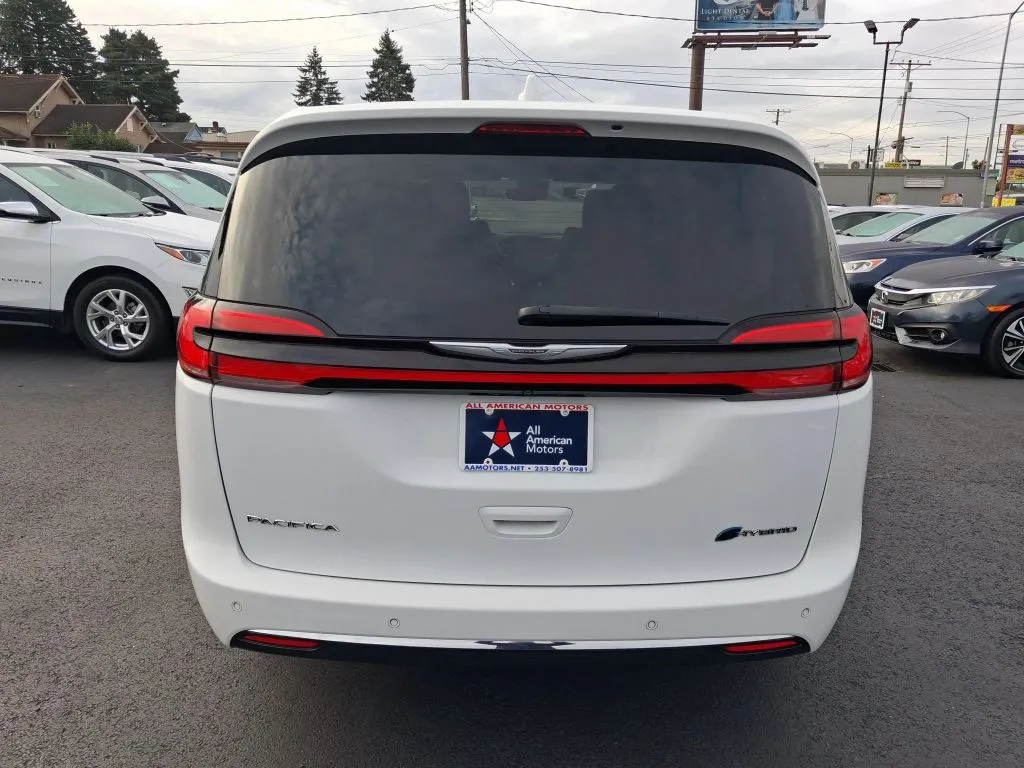 Chrysler Pacifica photo 9