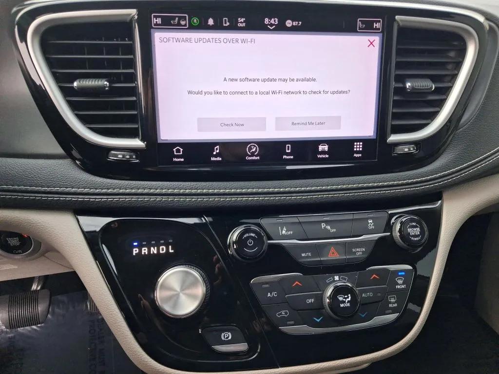 Chrysler Pacifica photo 24