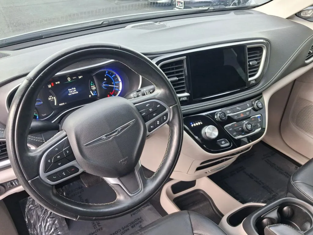 Chrysler Pacifica photo 22
