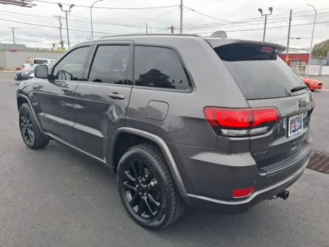 More photos of 2019 Jeep Grand Cherokee Altitude Sport Utility 4D at All American Motors, WA