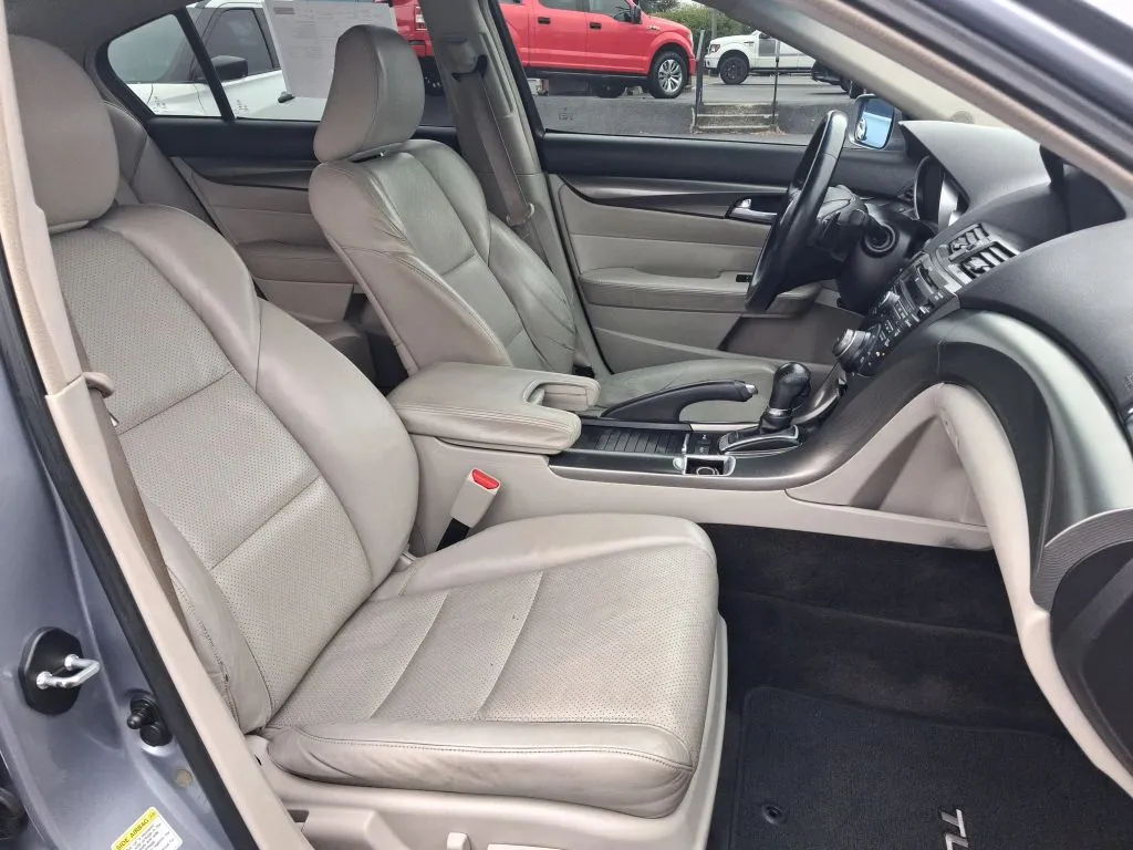 Acura TL photo 9