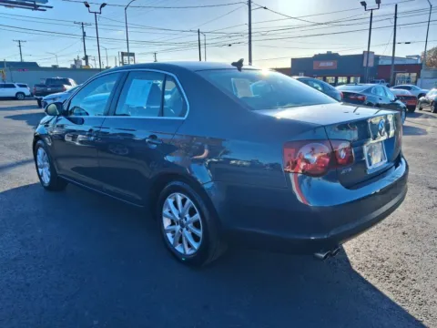 More photos of 2010 Volkswagen Jetta SE Sedan 4D at All American Motors, WA