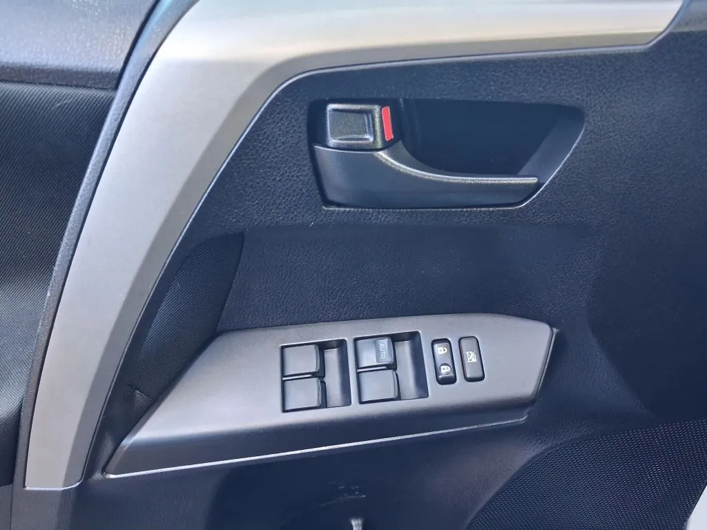 Toyota RAV4 photo 10