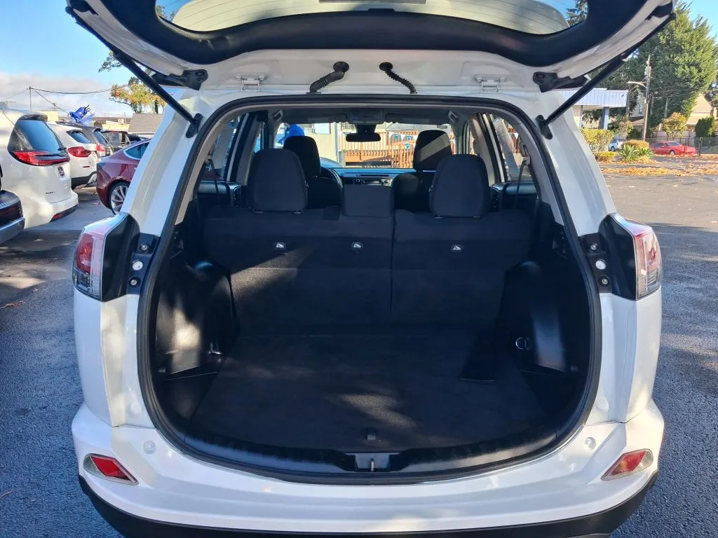 Toyota RAV4 photo 9