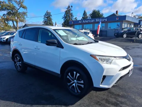White 2018 Toyota RAV4 LE Sport Utility 4D for sale in Tacoma, WA