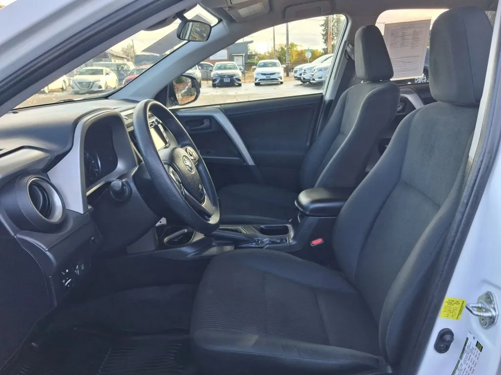 Toyota RAV4 photo 15