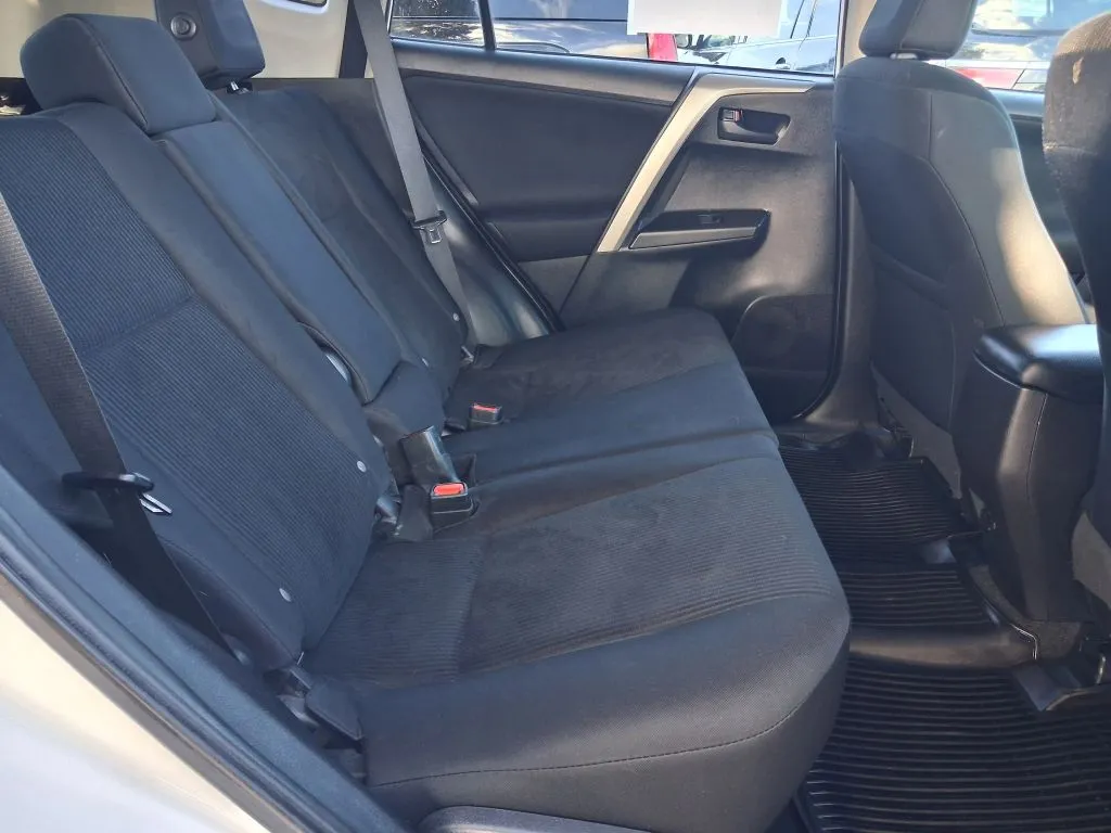 Toyota RAV4 photo 17