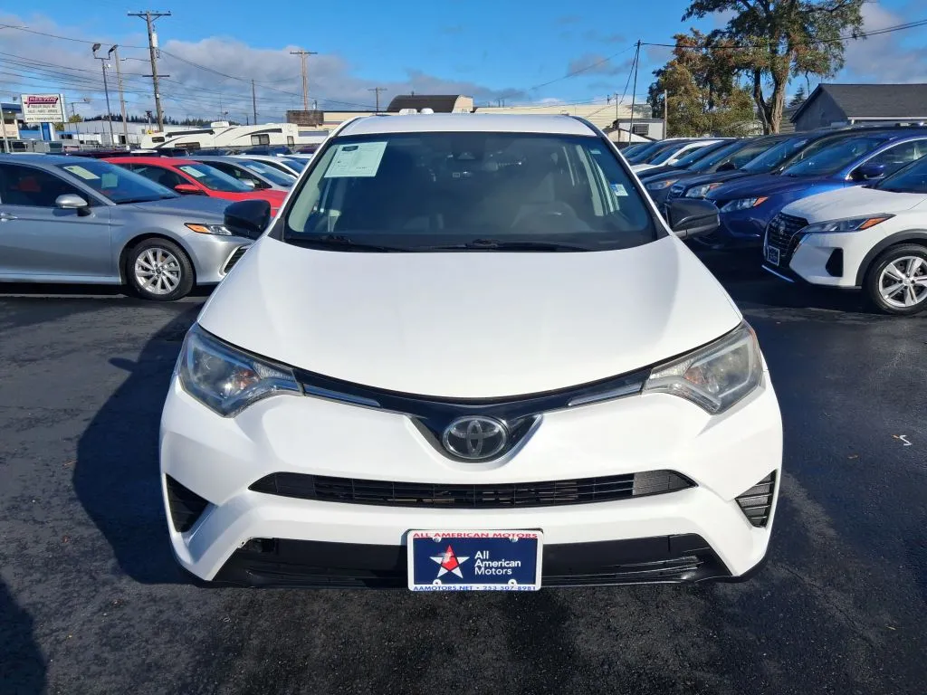 Toyota RAV4 photo 2