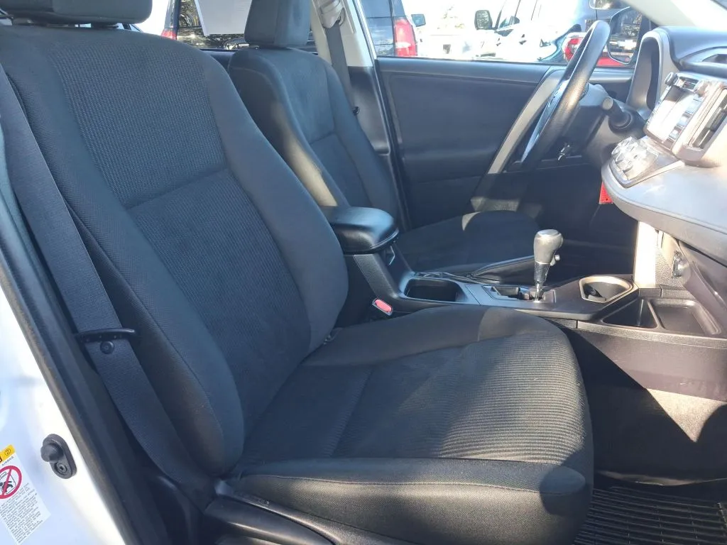 Toyota RAV4 photo 18