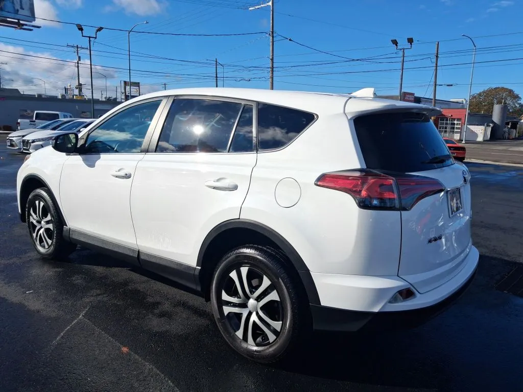 Toyota RAV4 photo 5