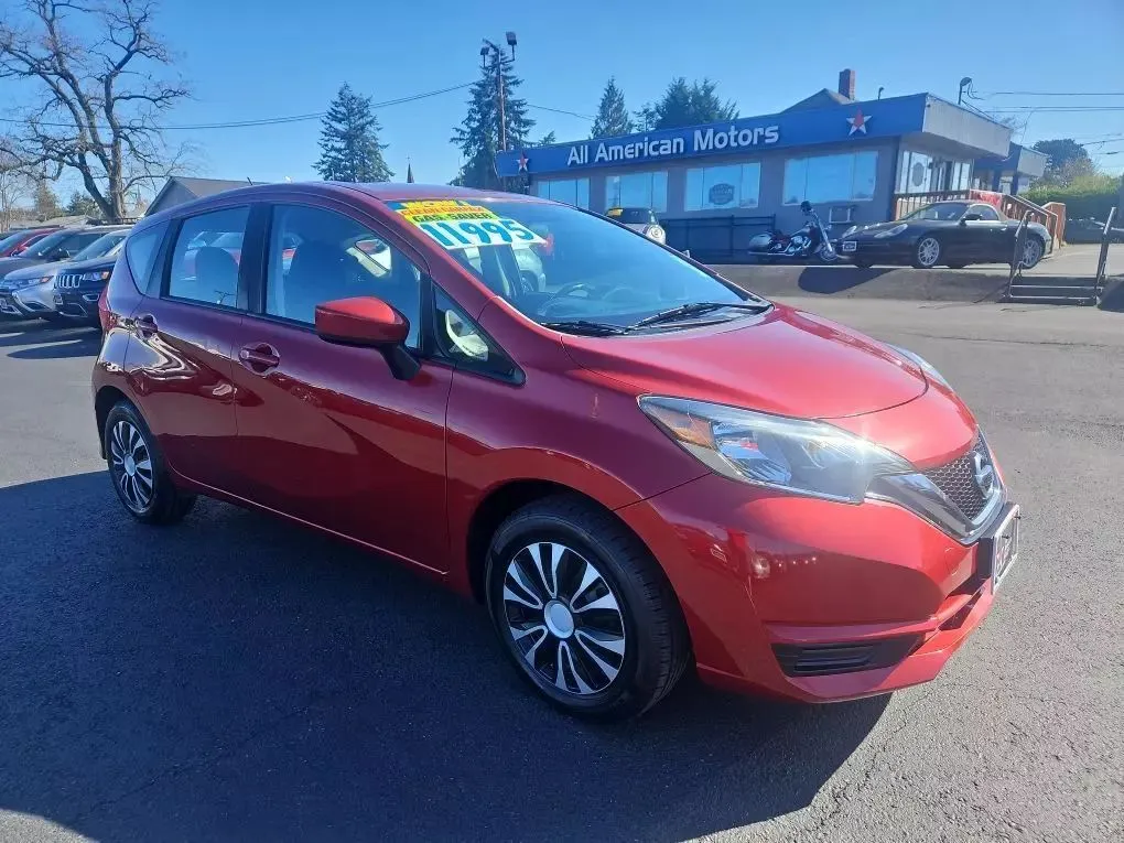 2018 Nissan Versa Note SV (2018.5) Hatchback 4D