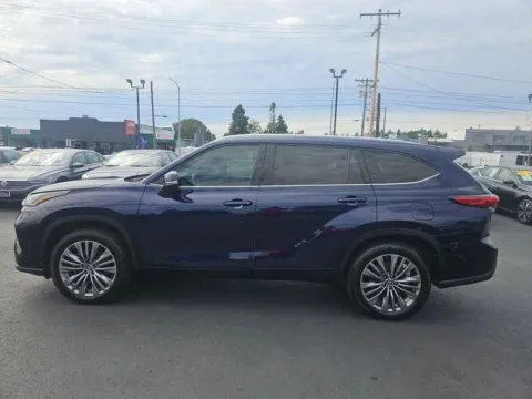 More photos of 2021 Toyota Highlander Platinum Sport Utility 4D at All American Motors, WA