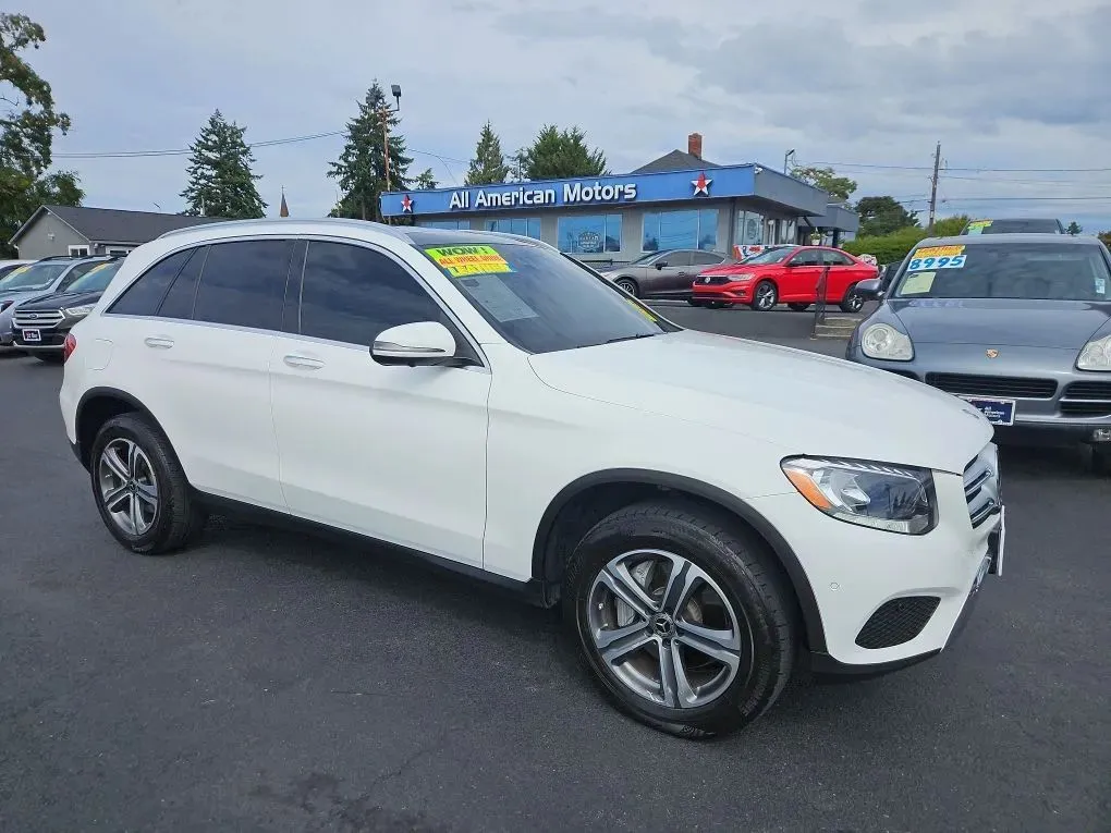 White 2019 Mercedes-Benz GLC 300 4MATIC Sport Utility 4D for sale in Tacoma, WA