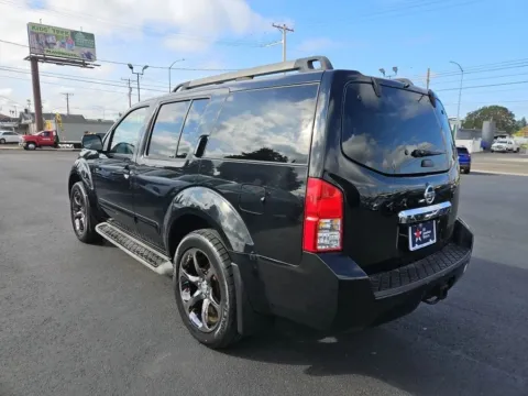 More photos of 2009 Nissan Pathfinder SE Sport Utility 4D at All American Motors, WA