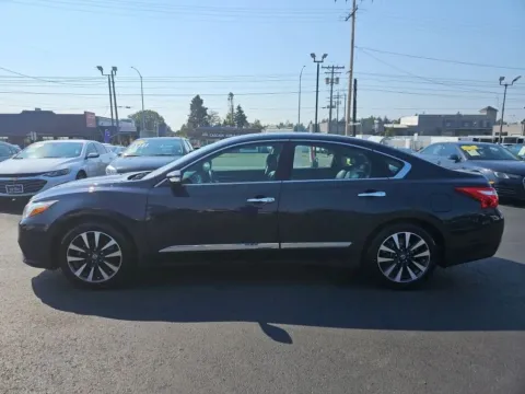 More photos of 2016 Nissan Altima 2.5 SL Sedan 4D at All American Motors, WA
