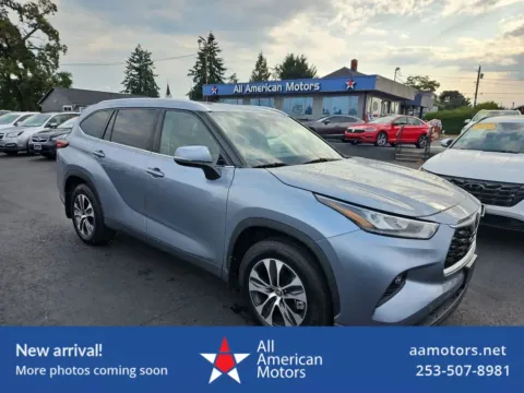 Gray 2020 Toyota Highlander XLE Sport Utility 4D for sale in Tacoma, WA