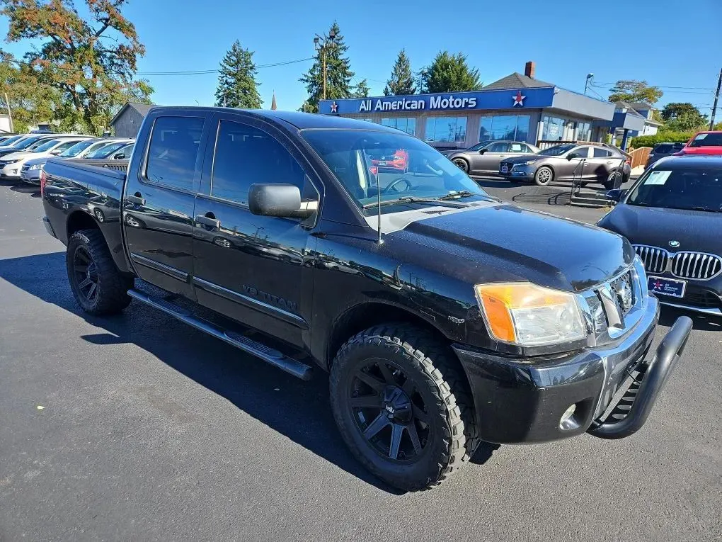 2012 Nissan Titan Crew Cab SV Pickup 4D 5 1/2 ft