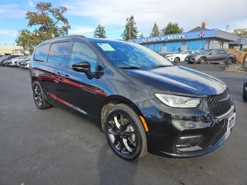 Black 2021 Chrysler Pacifica Limited Minivan 4D for sale in Tacoma, WA
