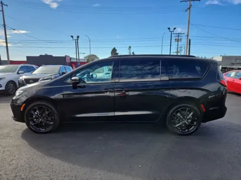 More photos of 2021 Chrysler Pacifica Limited Minivan 4D at All American Motors, WA