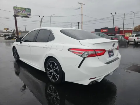 More photos of 2018 Toyota Camry Hybrid SE Sedan 4D at All American Motors, WA