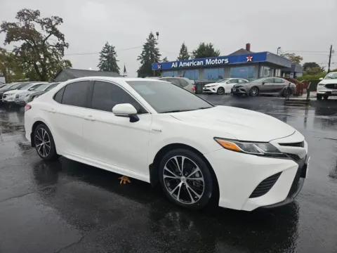 White 2018 Toyota Camry Hybrid SE Sedan 4D for sale in Tacoma, WA