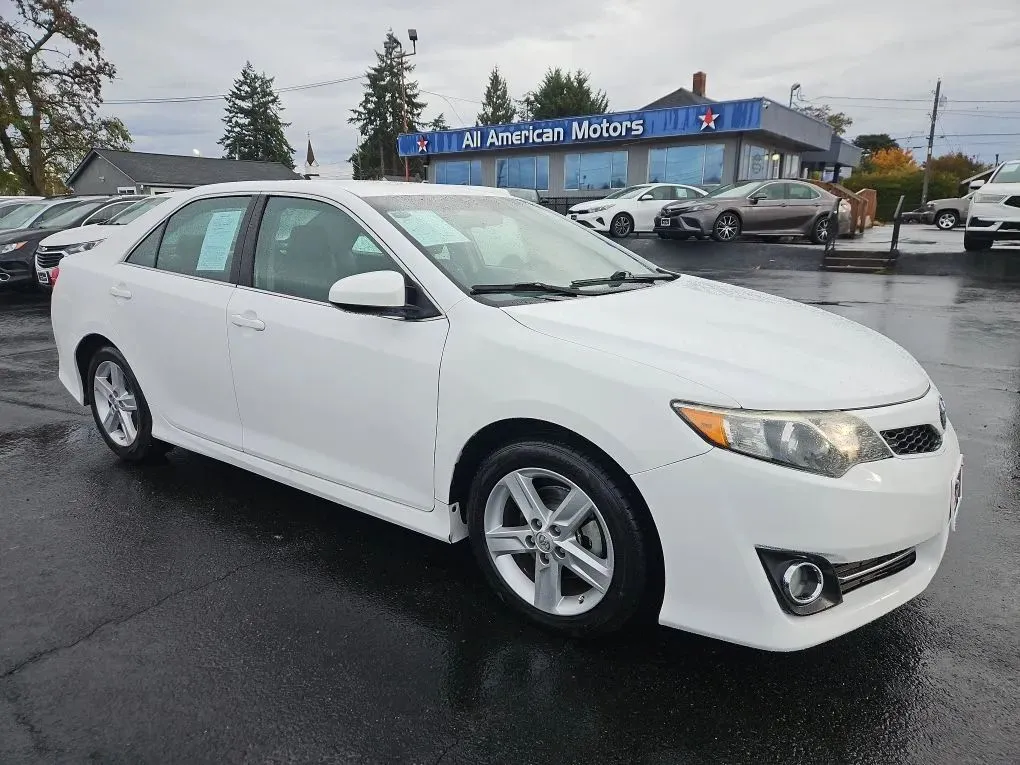 2014 Toyota Camry SE Sedan 4D