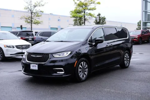 More photos of 2022 Chrysler Pacifica Hybrid Touring L at Capital Auto Sales, VA
