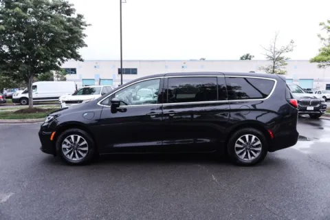 More photos of 2022 Chrysler Pacifica Hybrid Touring L at Capital Auto Sales, VA