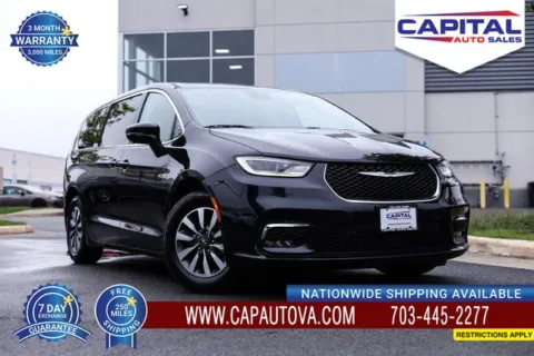 Black 2022 Chrysler Pacifica Hybrid Touring L for sale in Chantilly, VA