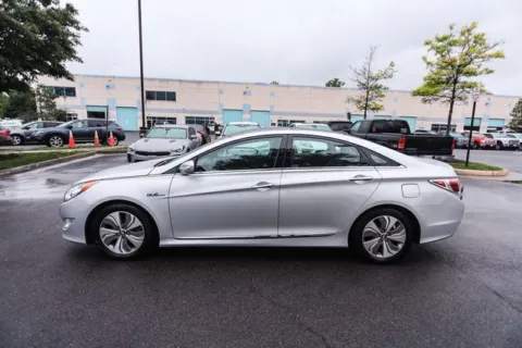 More photos of 2013 Hyundai Sonata Hybrid Limited at Capital Auto Sales, VA