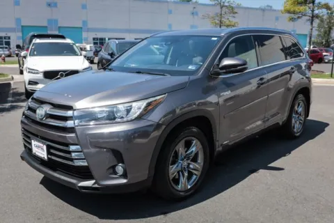 More photos of 2017 Toyota Highlander Hybrid Limited Platinum at Capital Auto Sales, VA