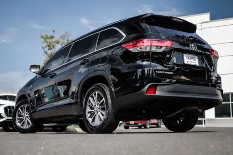 Photos of 2019 Toyota Highlander XLE for sale in Chantilly, VA at Capital Auto Sales