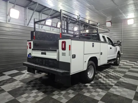 More photos of 2022 Ford Super Duty F-350 DRW XL 4WD Super Cab 9FT Bed Dually Utility/Service Body Pickup Truck at Trust Auto, MD