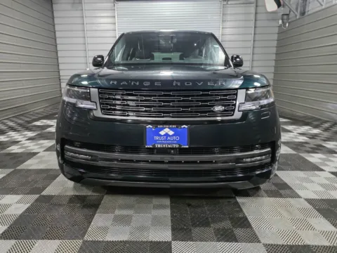 Another view of 2025 Land Rover Range Rover SE AWD SUV w/Premium Upgrade Interior/Comfort/24-Way Heated Pkgs for sale in Sykesville, MD at Trust Auto