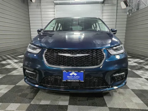 Photos of 2023 Chrysler Pacifica Touring L for sale in Sykesville, MD at Trust Auto