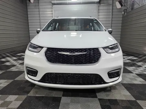 Photos of 2025 Chrysler Pacifica Hybrid Pinnacle for sale in Sykesville, MD at Trust Auto