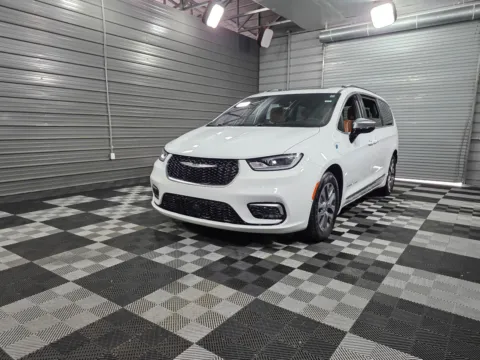 Gray 2025 Chrysler Pacifica Hybrid Pinnacle for sale in Sykesville, MD