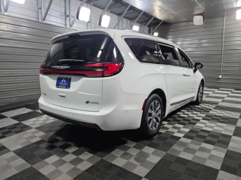 More photos of 2025 Chrysler Pacifica Hybrid Pinnacle at Trust Auto, MD