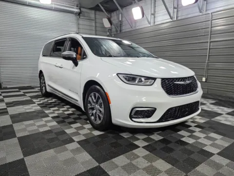 Another view of 2025 Chrysler Pacifica Hybrid Pinnacle for sale in Sykesville, MD at Trust Auto