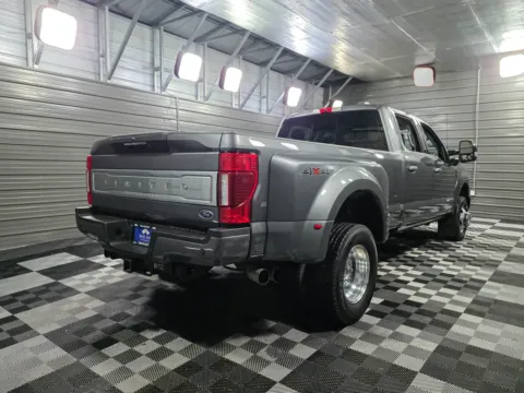 More photos of 2022 Ford Super Duty F-350 DRW LARIAT at Trust Auto, MD