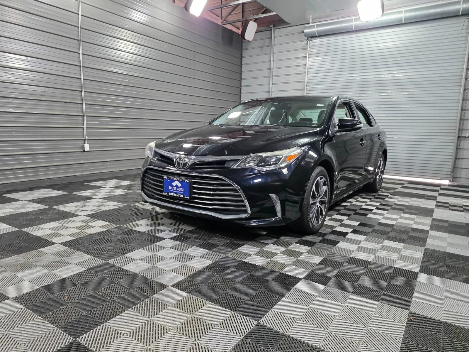 Red 2018 Toyota Avalon Limited for sale in Sykesville, MD