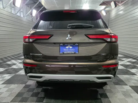 More photos of 2022 Mitsubishi Outlander SEL at Trust Auto, MD