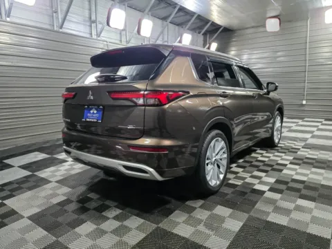 More photos of 2022 Mitsubishi Outlander SEL at Trust Auto, MD