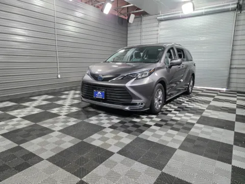 Green 2021 Toyota Sienna XLE for sale in Sykesville, MD