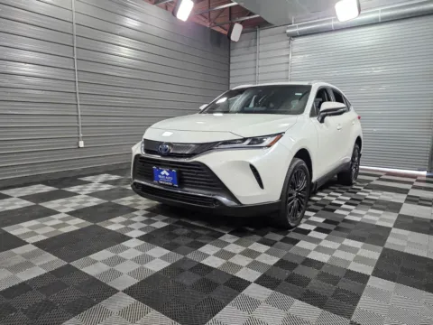 Green 2022 Toyota Venza LE for sale in Sykesville, MD