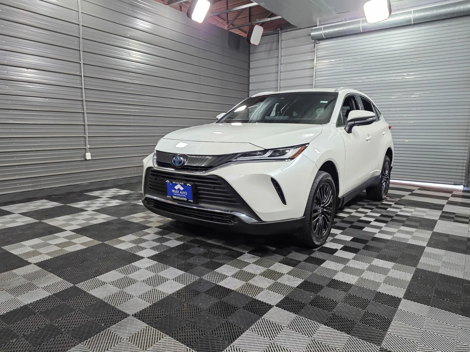 Green 2022 Toyota Venza LE for sale in Sykesville, MD